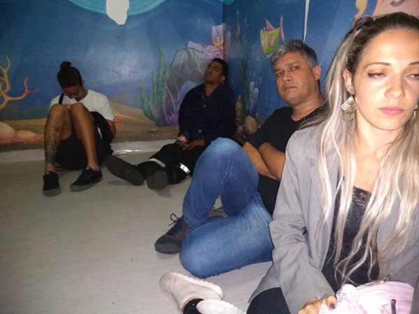 upa-cheia-com-gente-sentada-no-chaosite