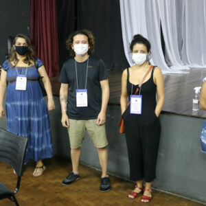 Na foto: indicada pela CHAPA 1 para compor a Comissão Eleitoral (Rosimeire Lyra) e os 4 servidores escolhidos em assembleia para a mesma Comissão (Susana Vieira, Rui Otani, Mayara Curcio e Maria Fernanda).