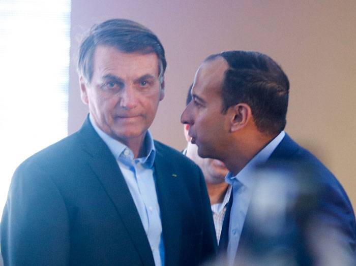 Foto do Paulo Alexandre conversando com Bolsonaro (Foto: Fernanda Luz)